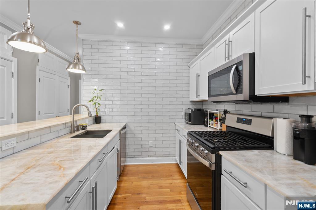 5501 Hudson Avenue 407 - Photo 4