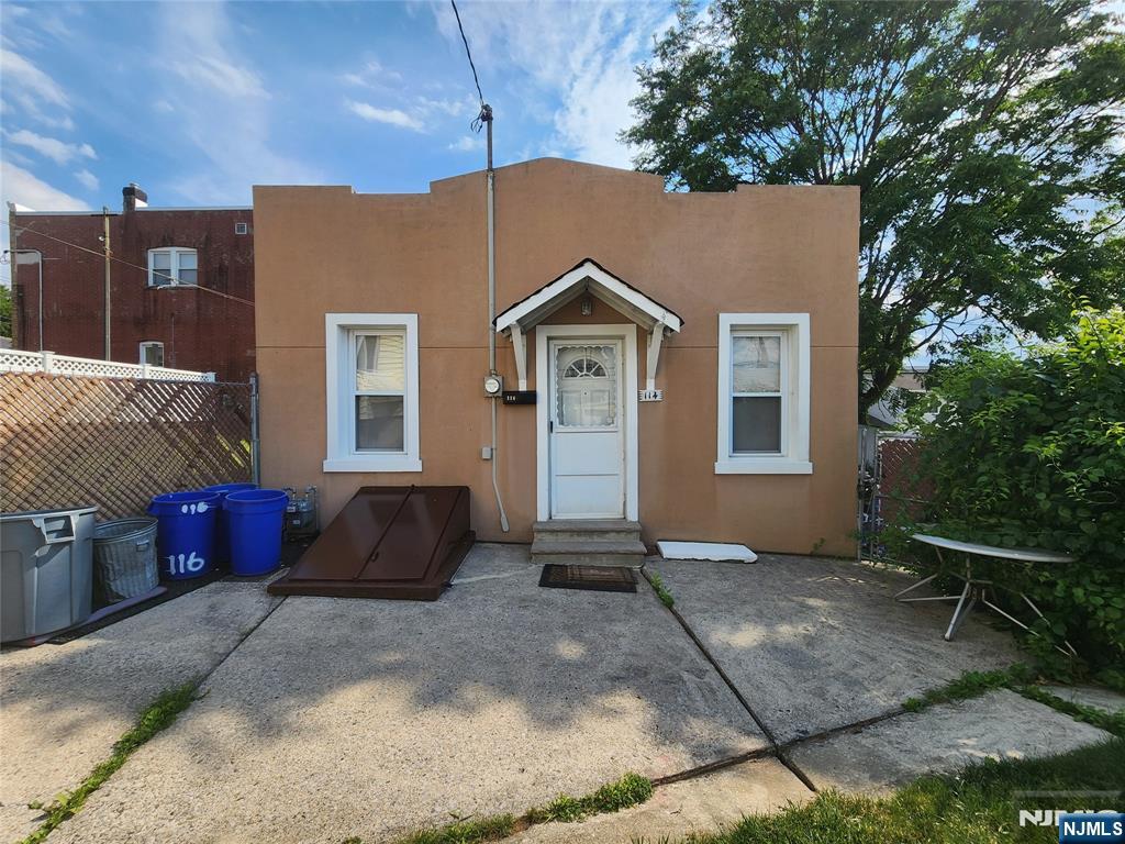 114 Elizabeth Street - Photo 1