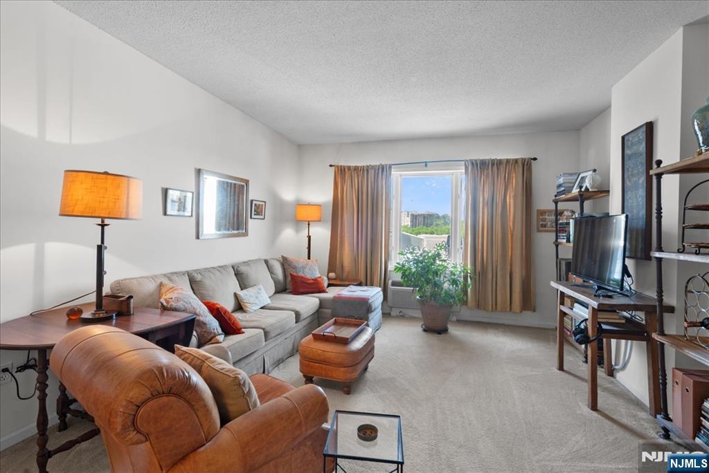 1104 City Pl, Edgewater, NJ 07020