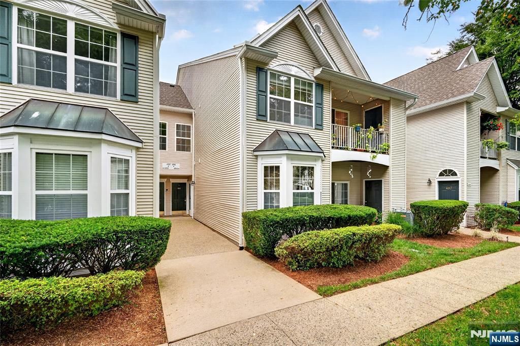 486 Cambridge Drive - Photo 2