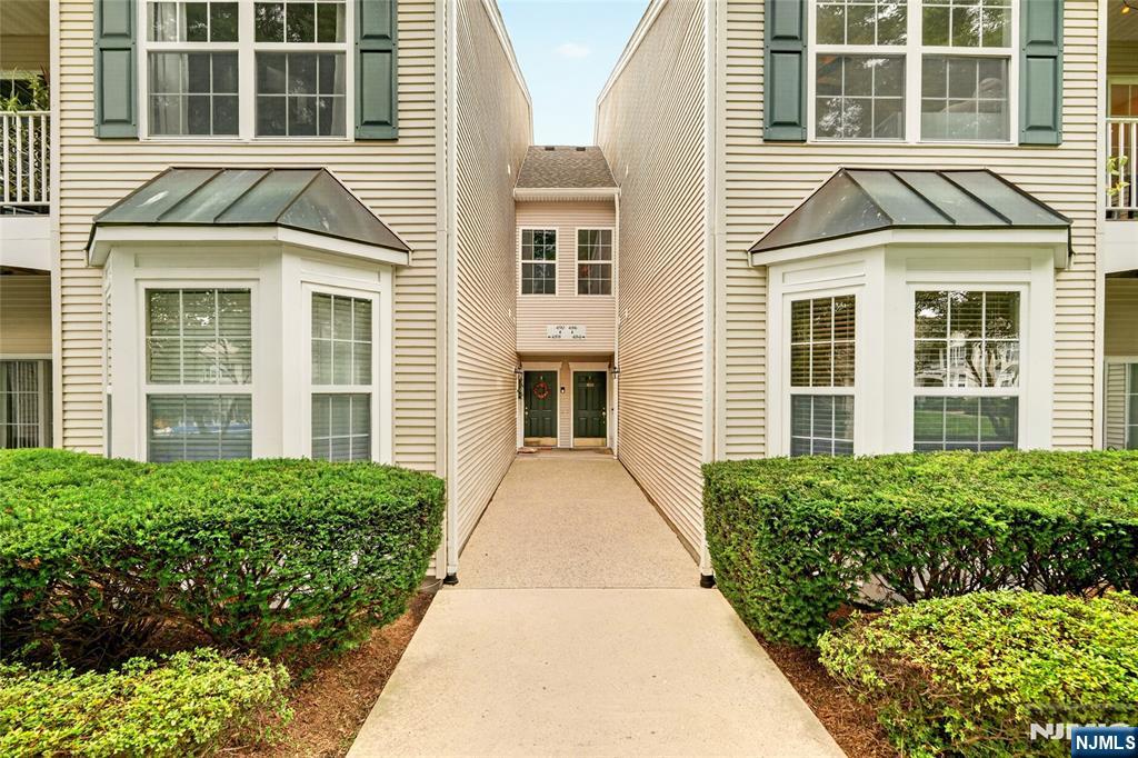 486 Cambridge Drive - Photo 4