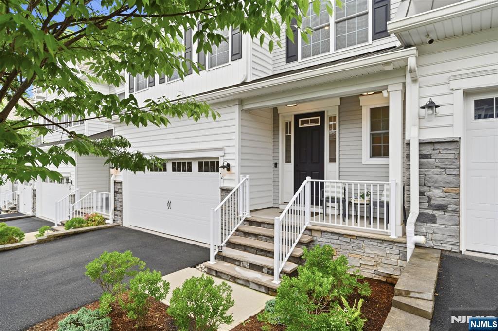 17 Cypress Lane — photo 2