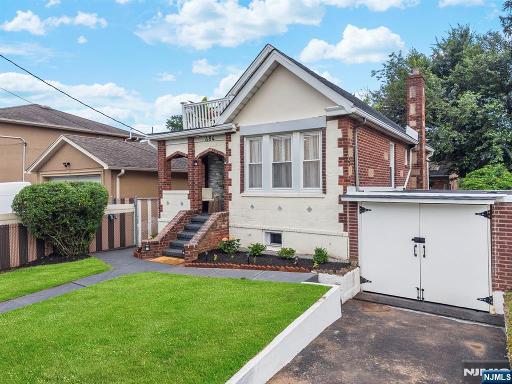 484 Sylvan Street - Photo 2
