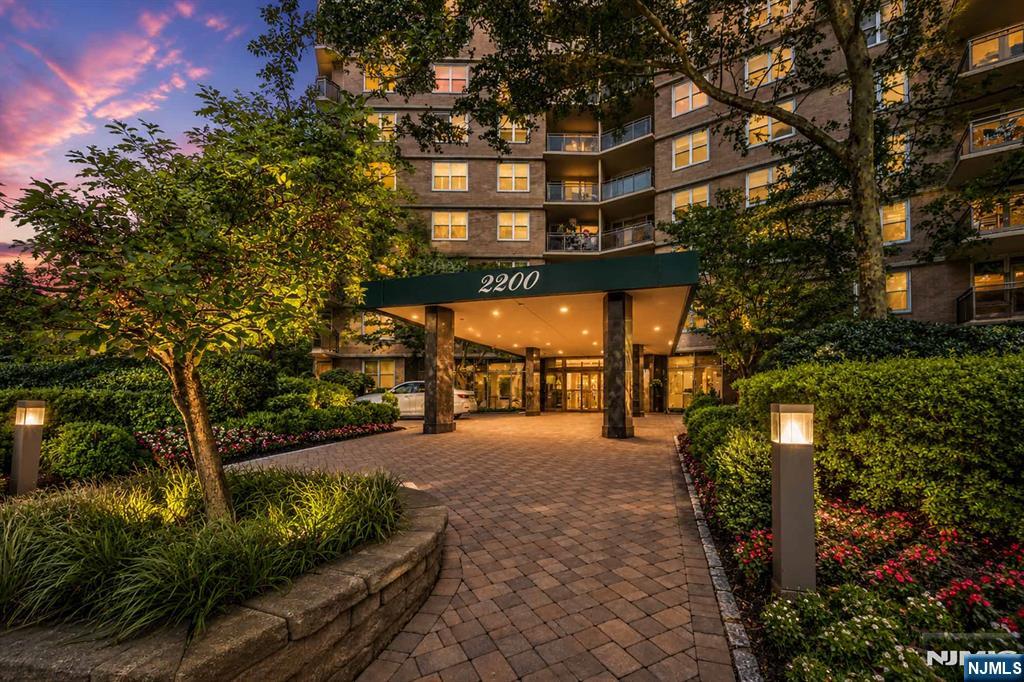 2200 N Central Rd #14W, Fort Lee, NJ 07024