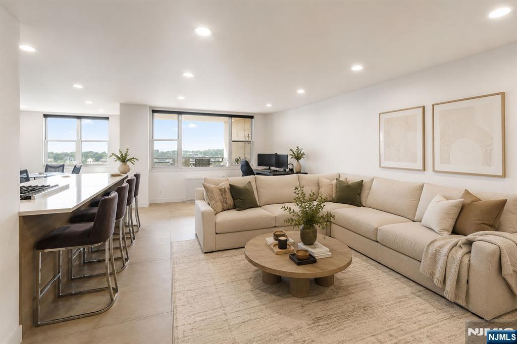 2200 N Central Rd #14W, Fort Lee, NJ 07024