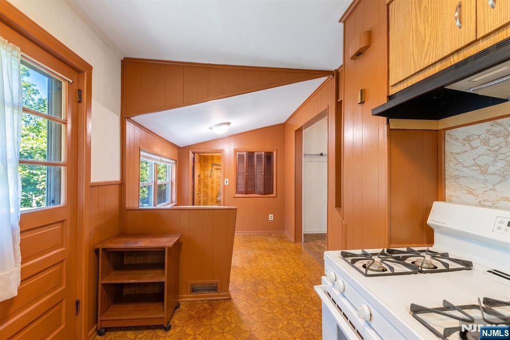 54 Cane St, Bogota, NJ 07603