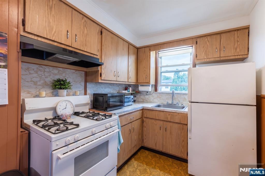 54 Cane St, Bogota, NJ 07603