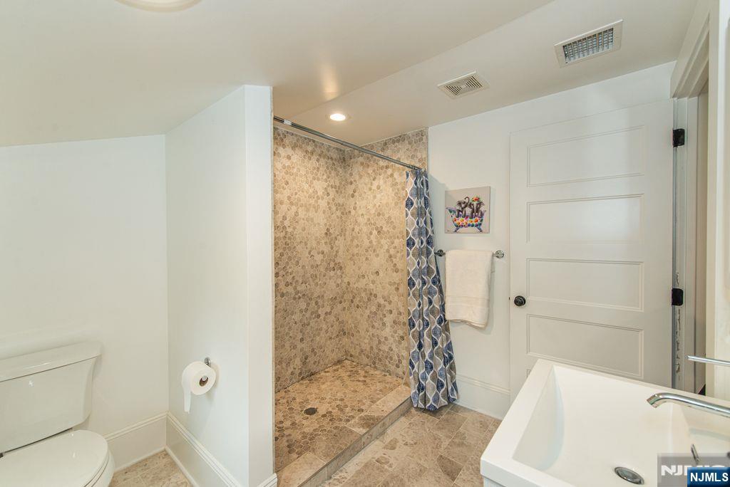 202 Watchung Avenue — photo 39