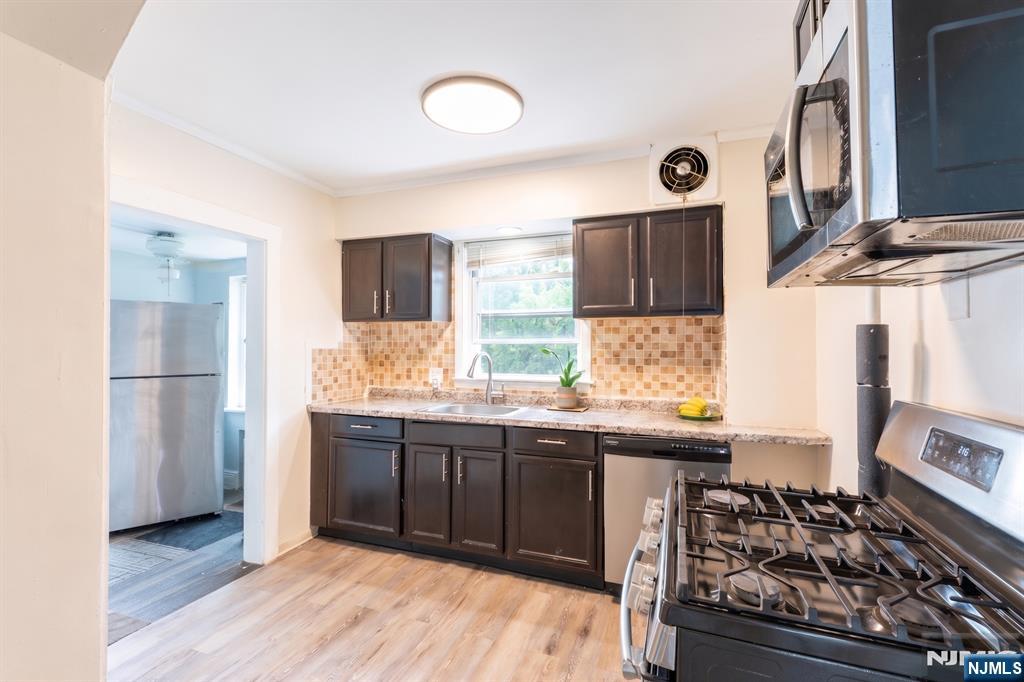 1161 Anna St, Teaneck, NJ 07666