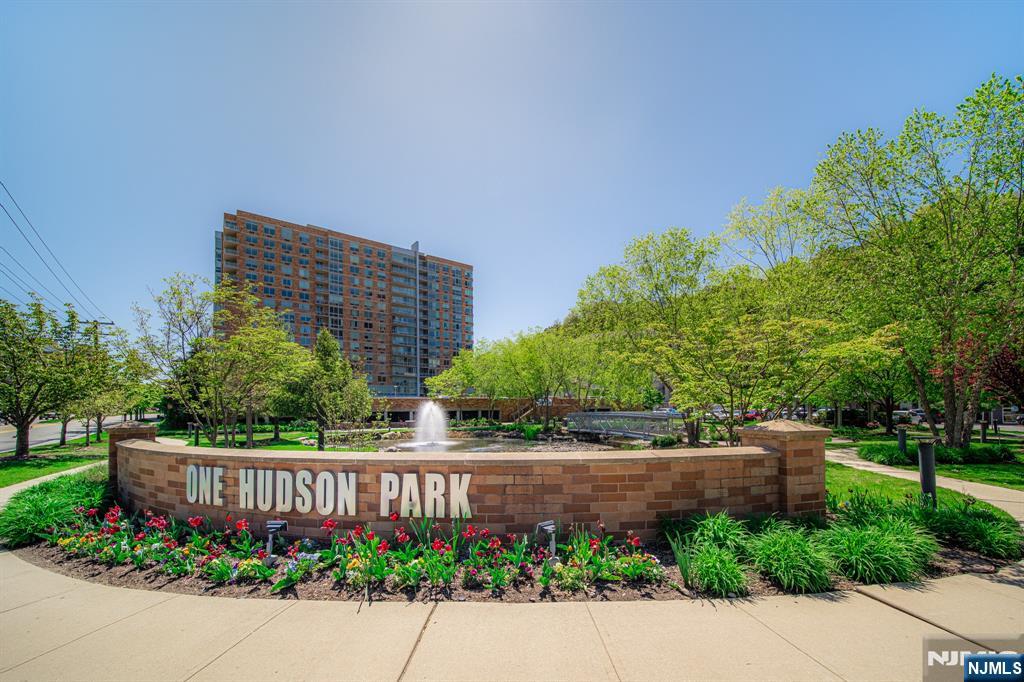 2nd image of 618 Hudson Park, Edgewater, NJ 07020 | MLS# 26025284