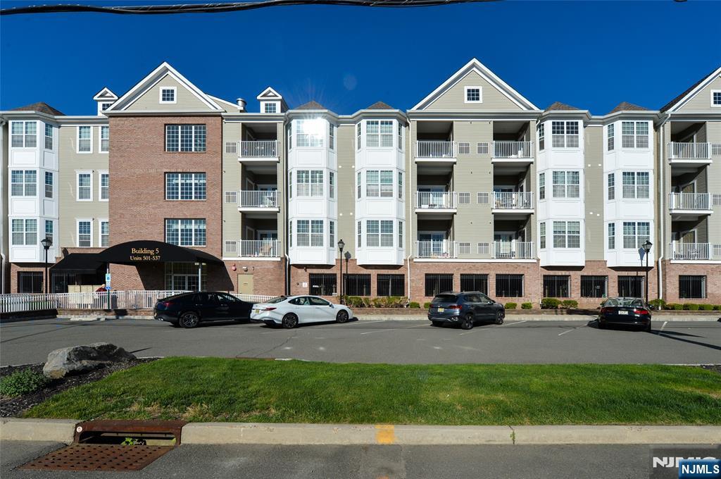 503 Bushes Ln, Elmwood Park, NJ 07407
