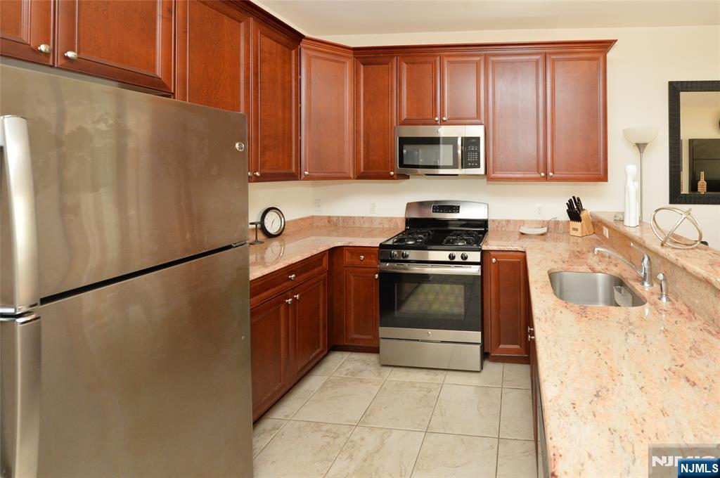 503 Bushes Ln, Elmwood Park, NJ 07407