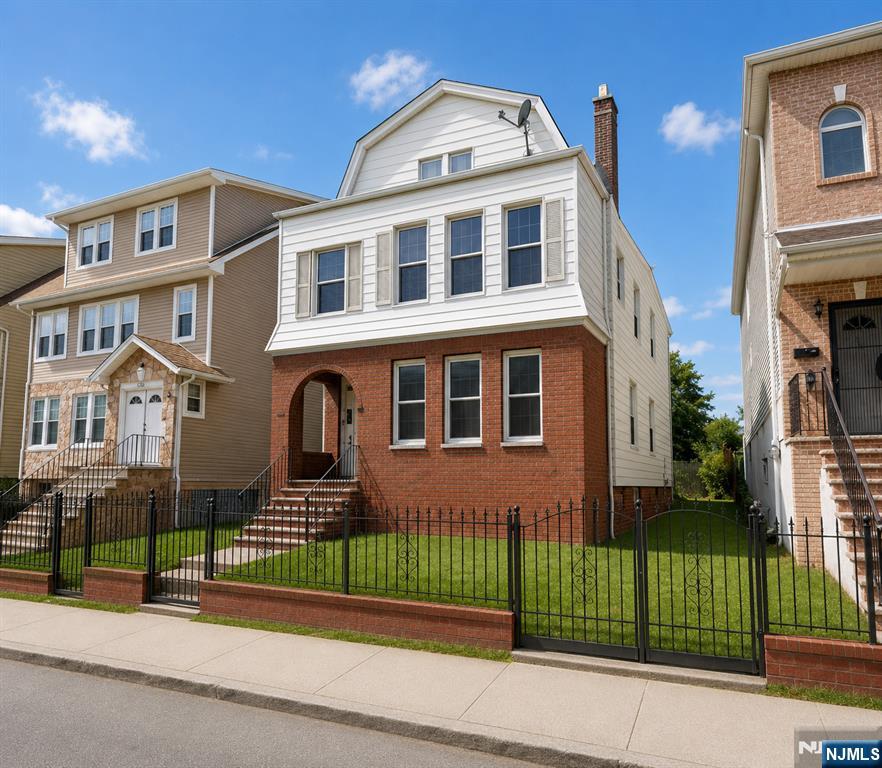133 Isabella Avenue - Photo 1