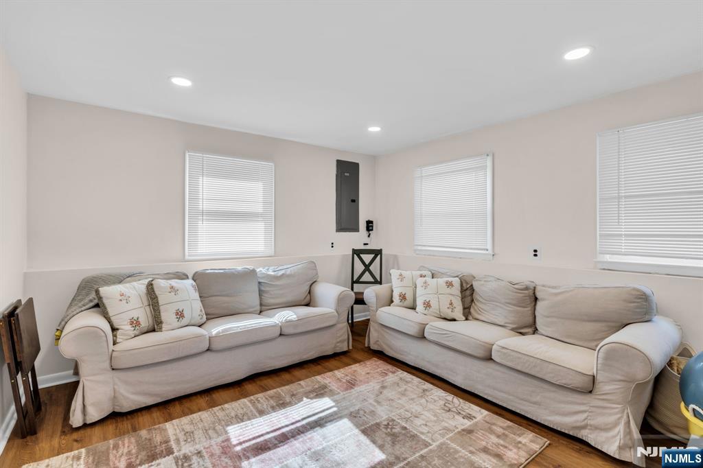 33 Oak Avenue
