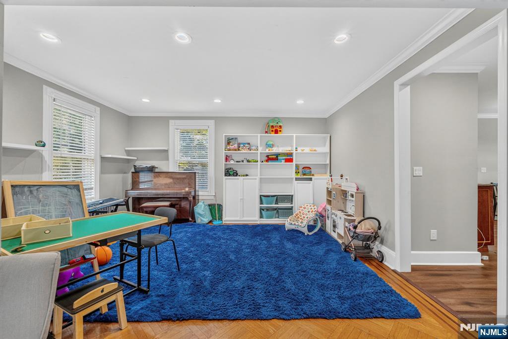 131 Van Dien Avenue — photo 9
