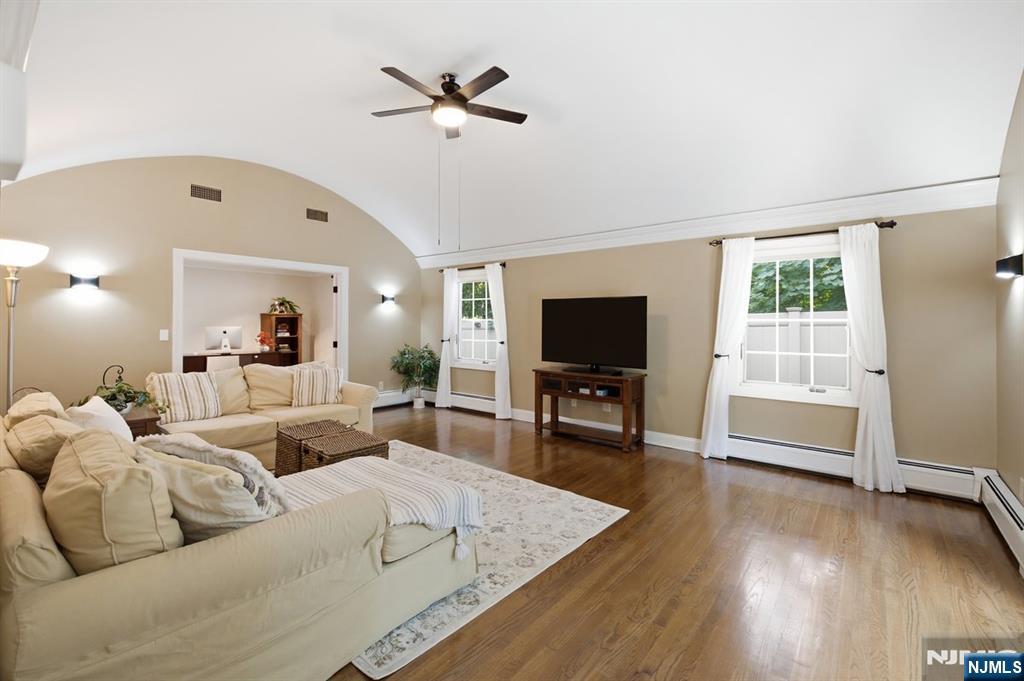 23 Trinity Place — photo 13