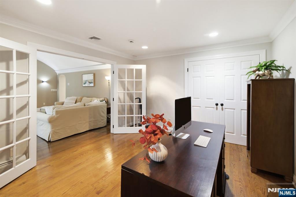 23 Trinity Place — photo 16