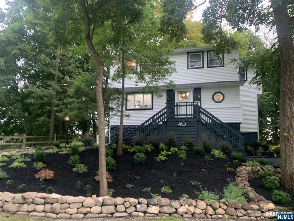 40 W Oak Street - Photo 1