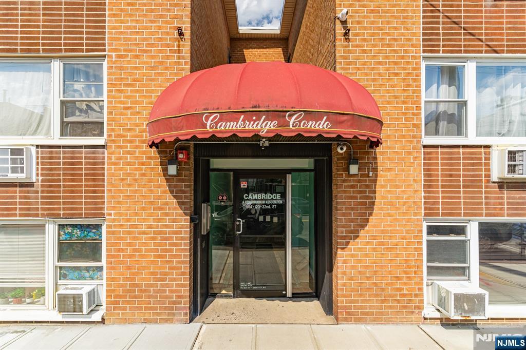 120 32nd Street #3P