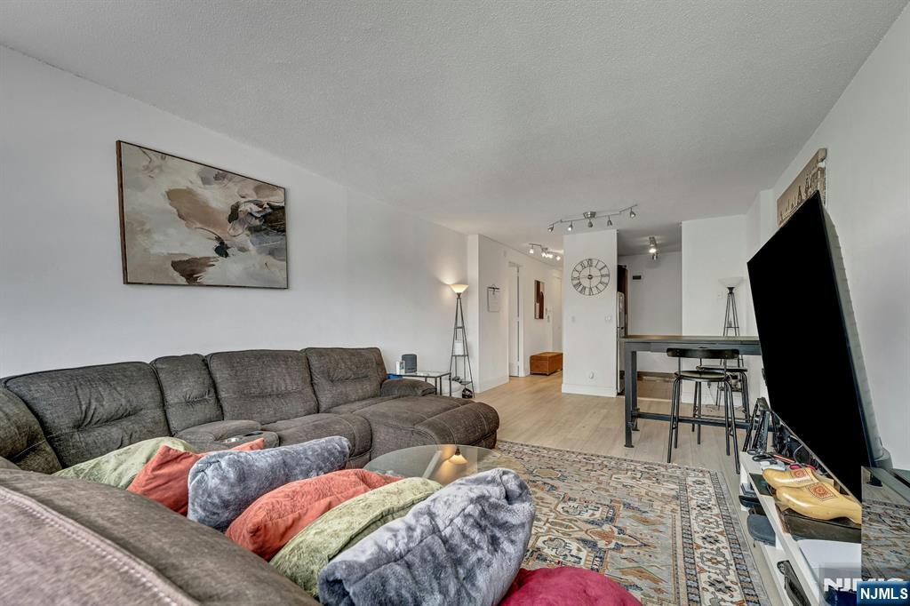 7002 JFK Blvd E 16H - Photo 4