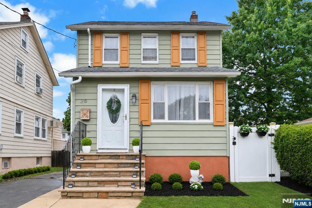 Homes for sale in Rochelle Park, NJ | 35 Colling Ave, Rochelle Park, NJ 07662 | MLS# 26025345
