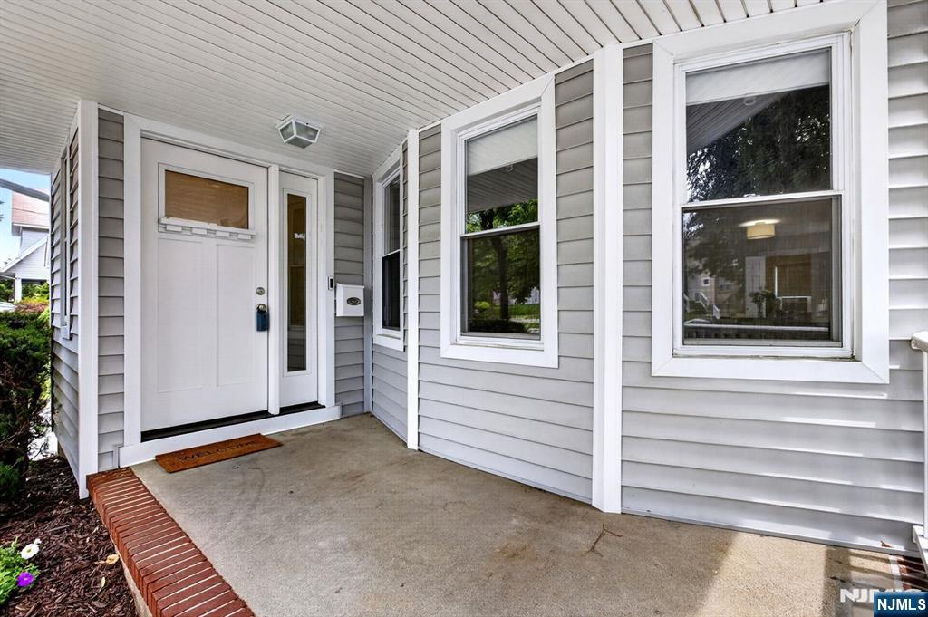 117 Overpeck Avenue - Photo 4