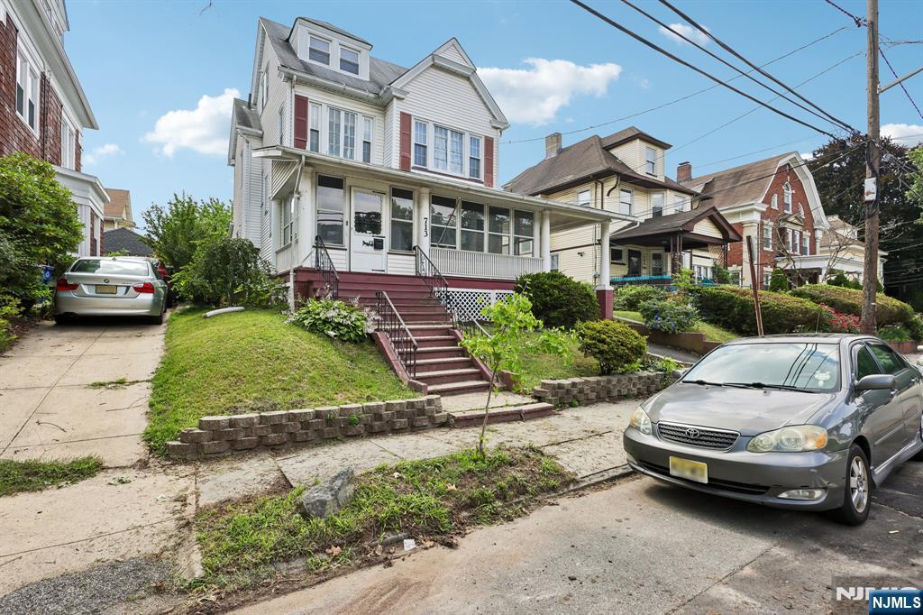 711-713 Degraw Avenue - Photo 2