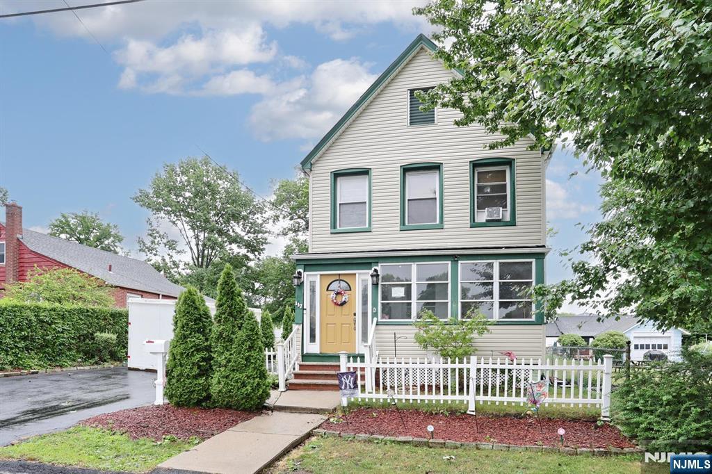 117 Delaware Ave, Dumont, NJ 07628