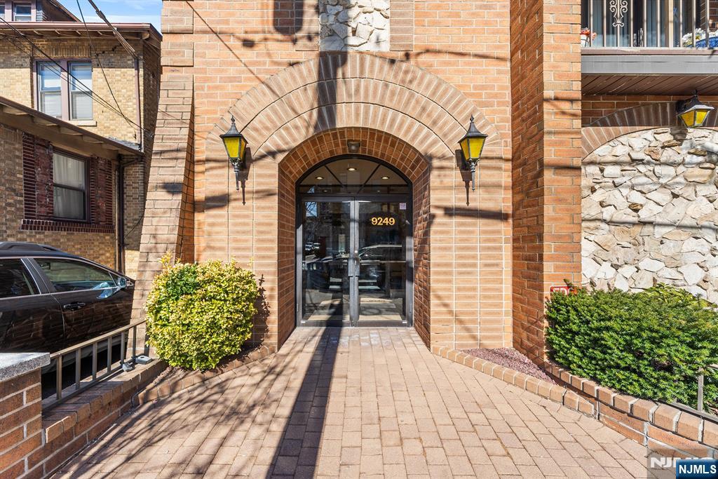 9249 Kennedy Boulevard 105 - Photo 2