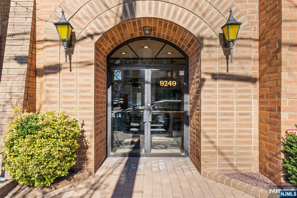 9249 Kennedy Boulevard 105 - Photo 3
