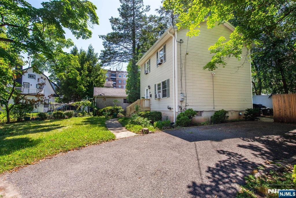 19 Franklin Pl, Hackensack, NJ 07601