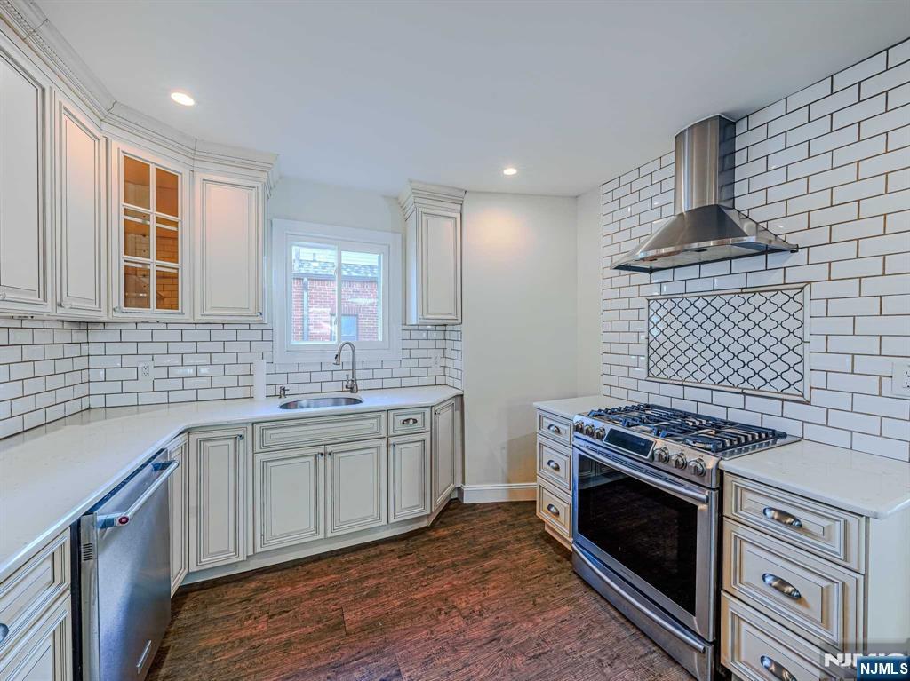 8-35 Lake Street 1 - Photo 1
