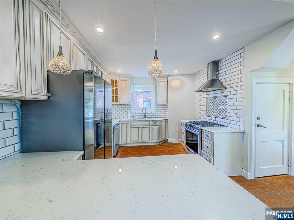 8-35 Lake Street 1 - Photo 3