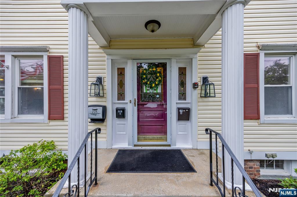 235 Everett Avenue - Photo 3
