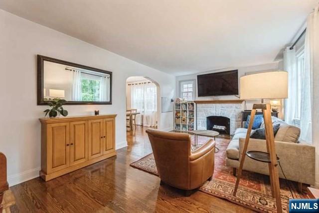 1125 W Laurelton Parkway - Photo 4