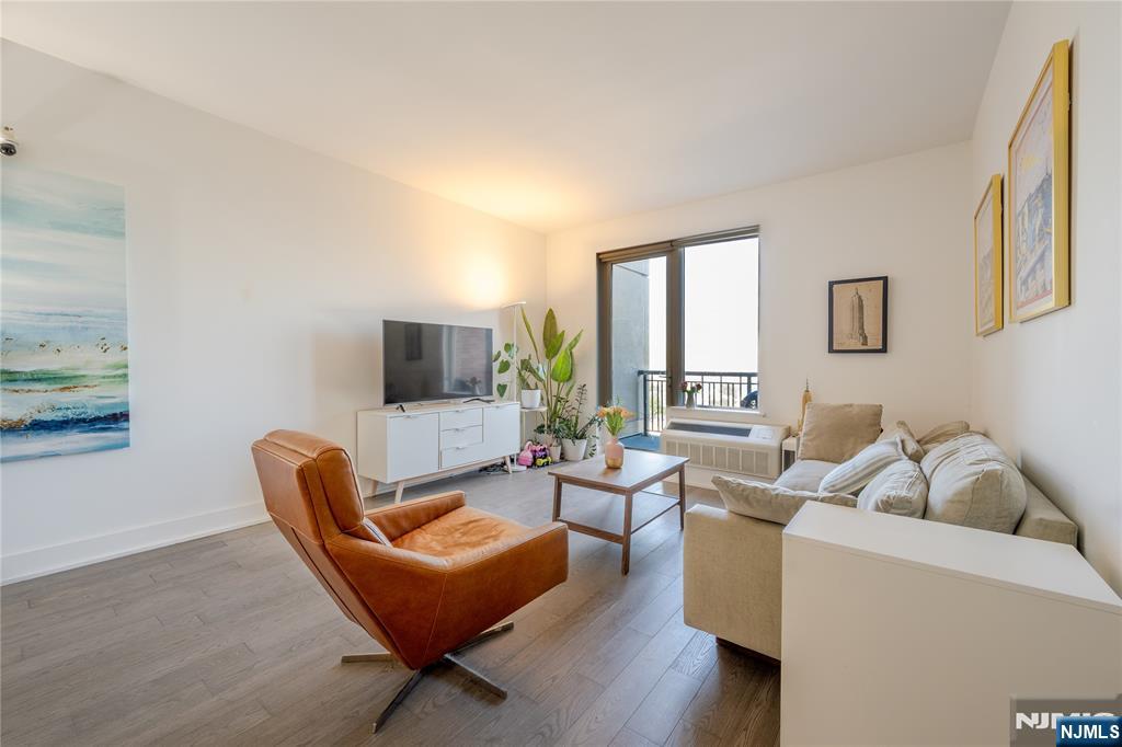 3312 Hudson Avenue PH7 - Photo 1