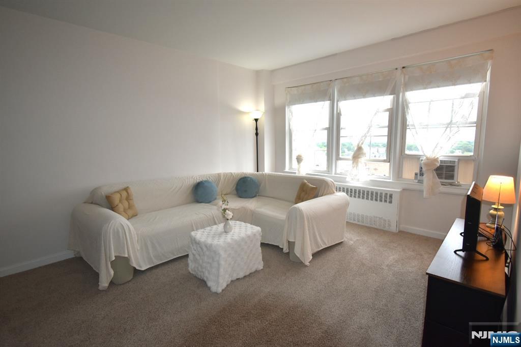 5 Roosevelt Place 5C - Photo 1