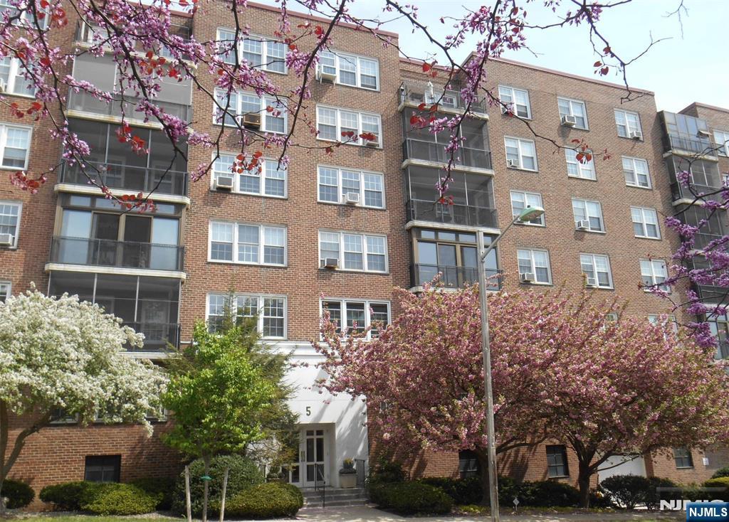 5 Roosevelt Place 5C - Photo 13