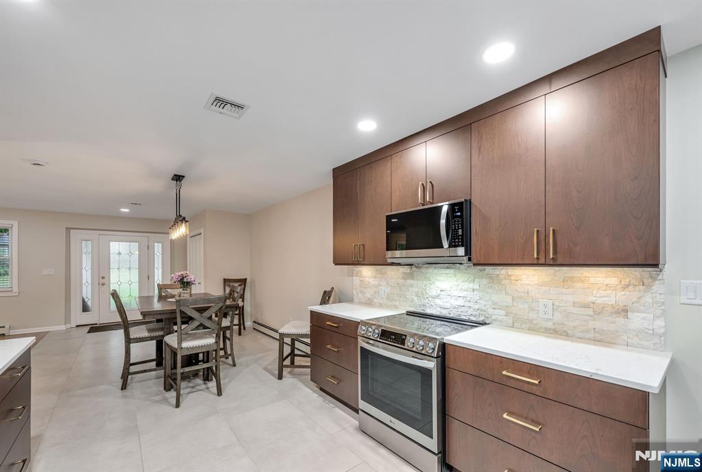320 Monroe Avenue — photo 13