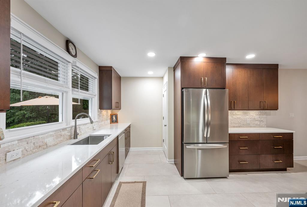 320 Monroe Avenue — photo 14