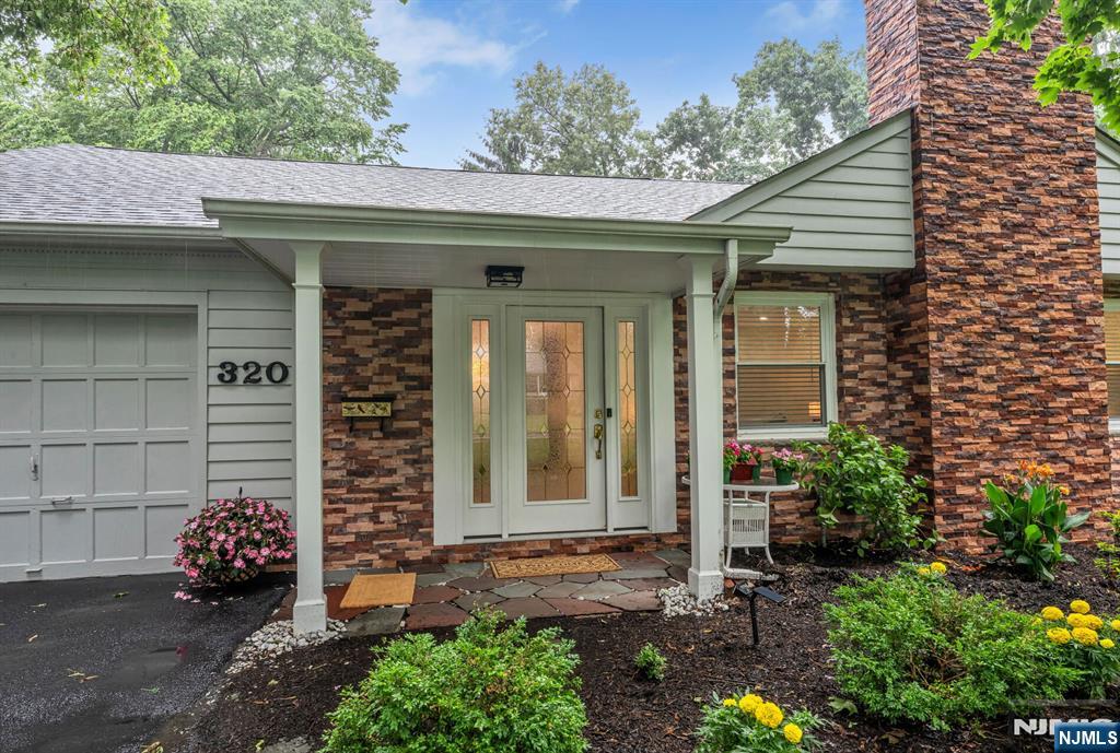 320 Monroe Avenue - Photo 4