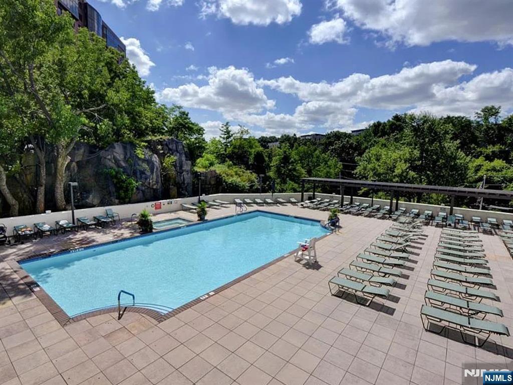 250 Gorge Road 12L - Photo 3