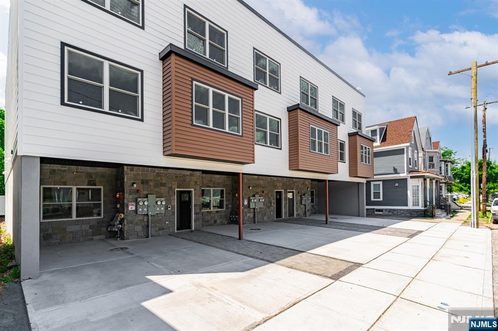 643 S 10th Street
