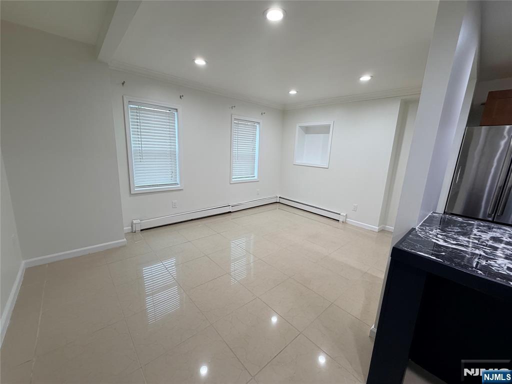 165 Macarthur Avenue 1 - Photo 3