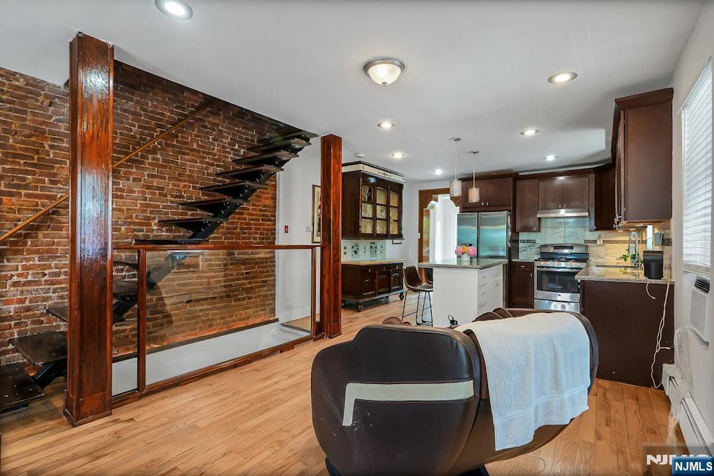 112 9th Avenue - Photo 4