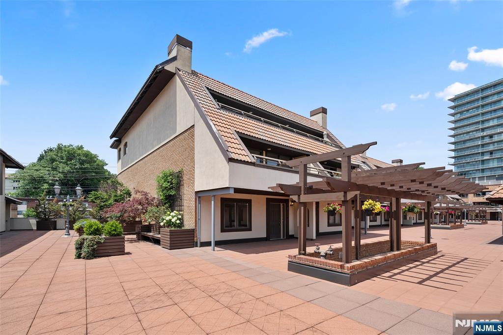 300 Gorge Rd #1, Cliffside Park, NJ 07010