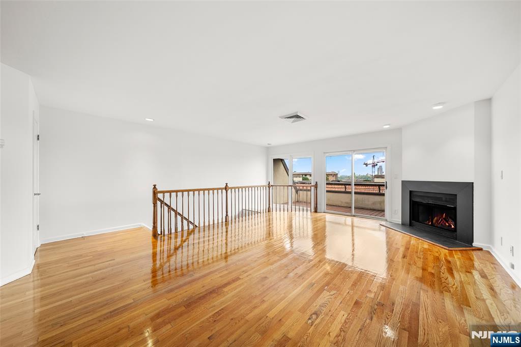 300 Gorge Rd #1, Cliffside Park, NJ 07010