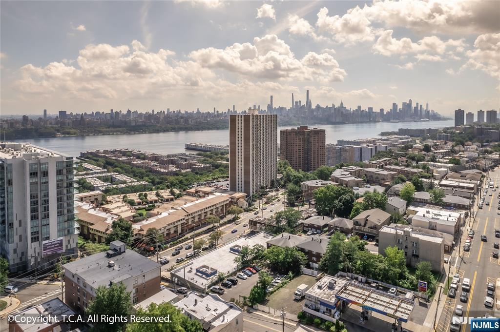 300 Gorge Rd #1, Cliffside Park, NJ 07010