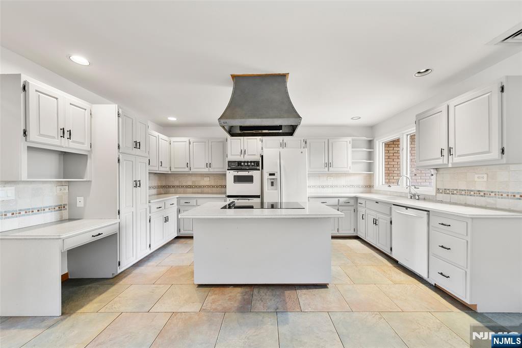 300 Gorge Rd #1, Cliffside Park, NJ 07010