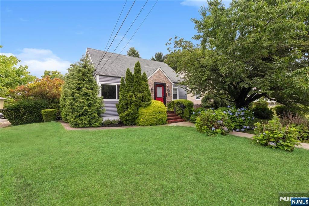 1-07 Lyons Avenue - Photo 1